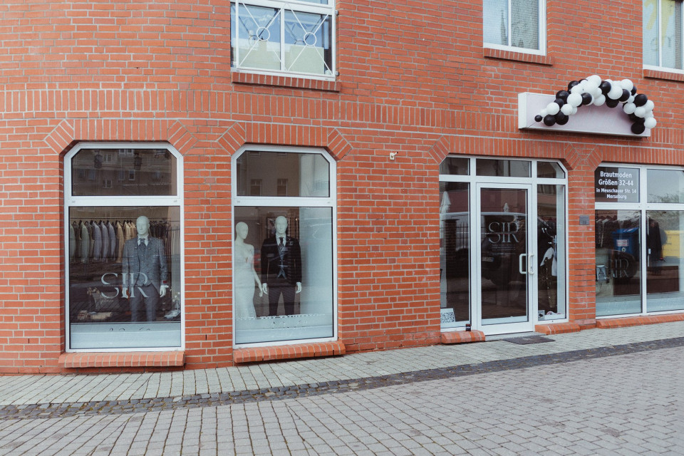 Trouwpak van SIR by InWeiß - Herrenausstatter & Hochzeitsanzüge details