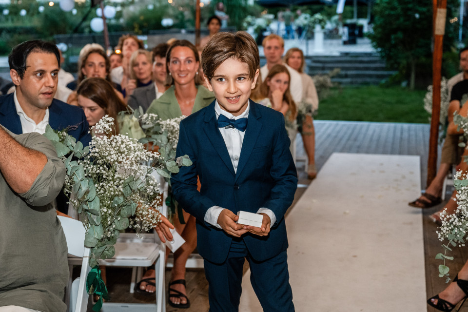 How to Present the Rings: Creative Ceremony Ideas