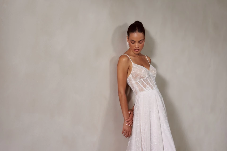 Moderne trouwjurken met minimalistische look | Adore by Justin Alexander 