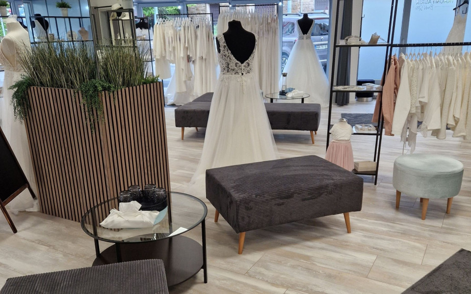 Trouwjurk passen bij Traumfabrik Bridal Store