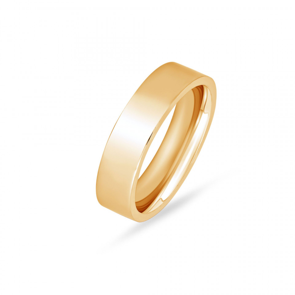 een eenvoudige gouden trouwring met een vlak oppervlak