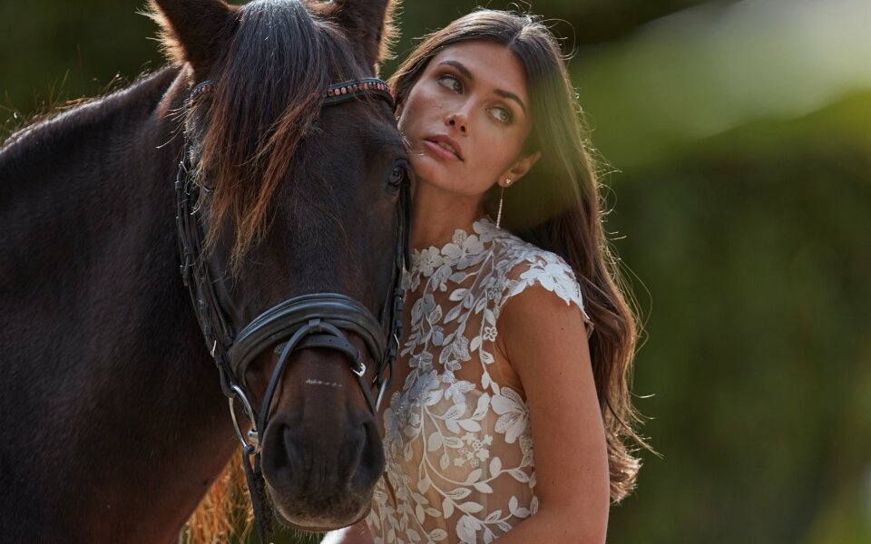 Trouwjurk van Ann & John Bruidsmode Group overzicht