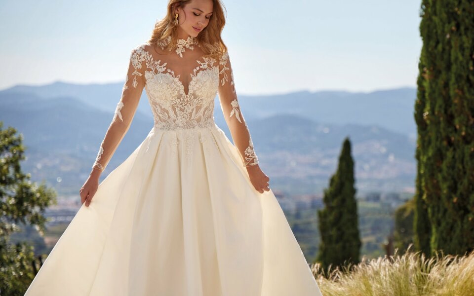 Trouwjurk van Ann & John Bruidsmode Group impressie 4