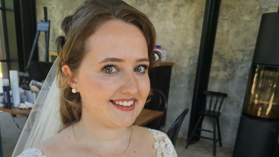 Bruidskapsel door Monique Otterspoor Visagie & Hairstyling overzicht