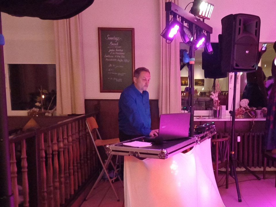 Muziek boeken bij DJ INGO