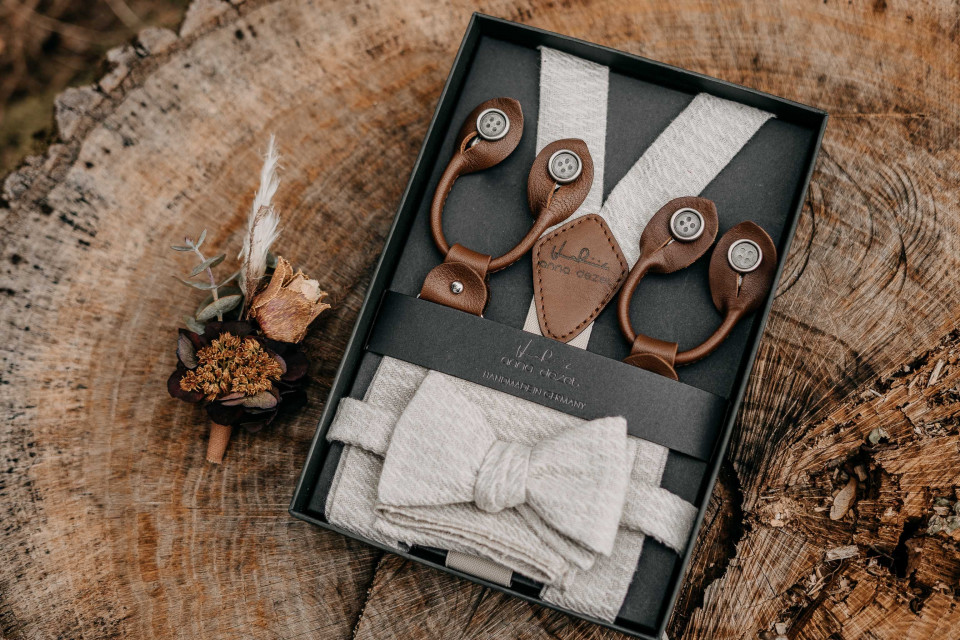 Accessoires für den Anzug des Bräutigams