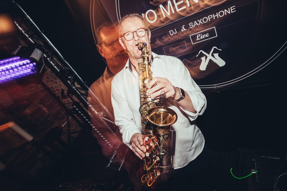 Muziek boeken bij The Two Men Group - DJ & SAXOPHONE LIVE