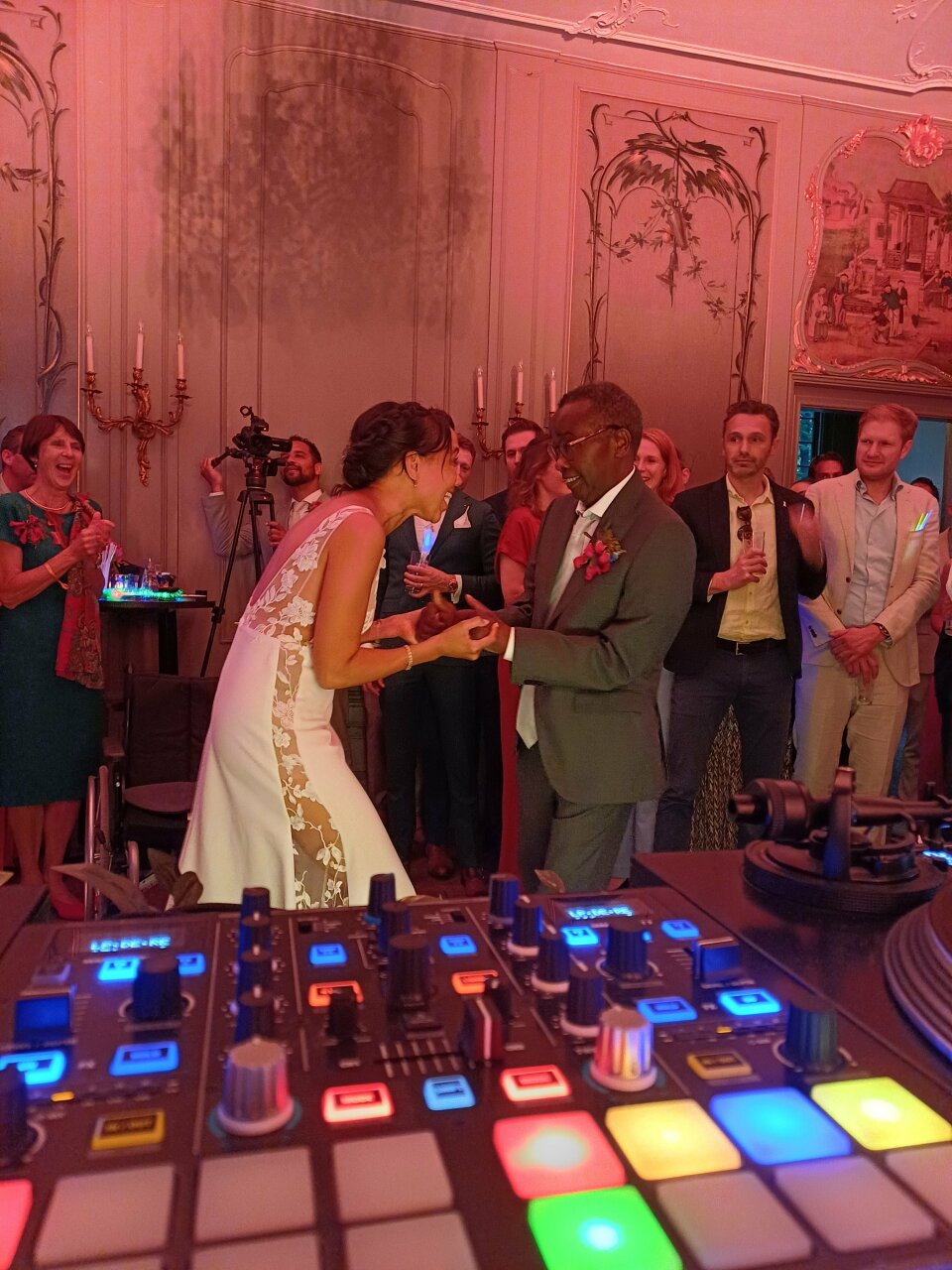 Muziek van De Feestinjectie by Serumsounds impressie