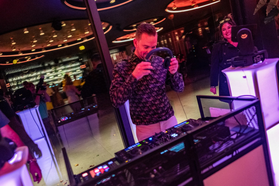 Muziek boeken bij DJhurenGelderland.nl