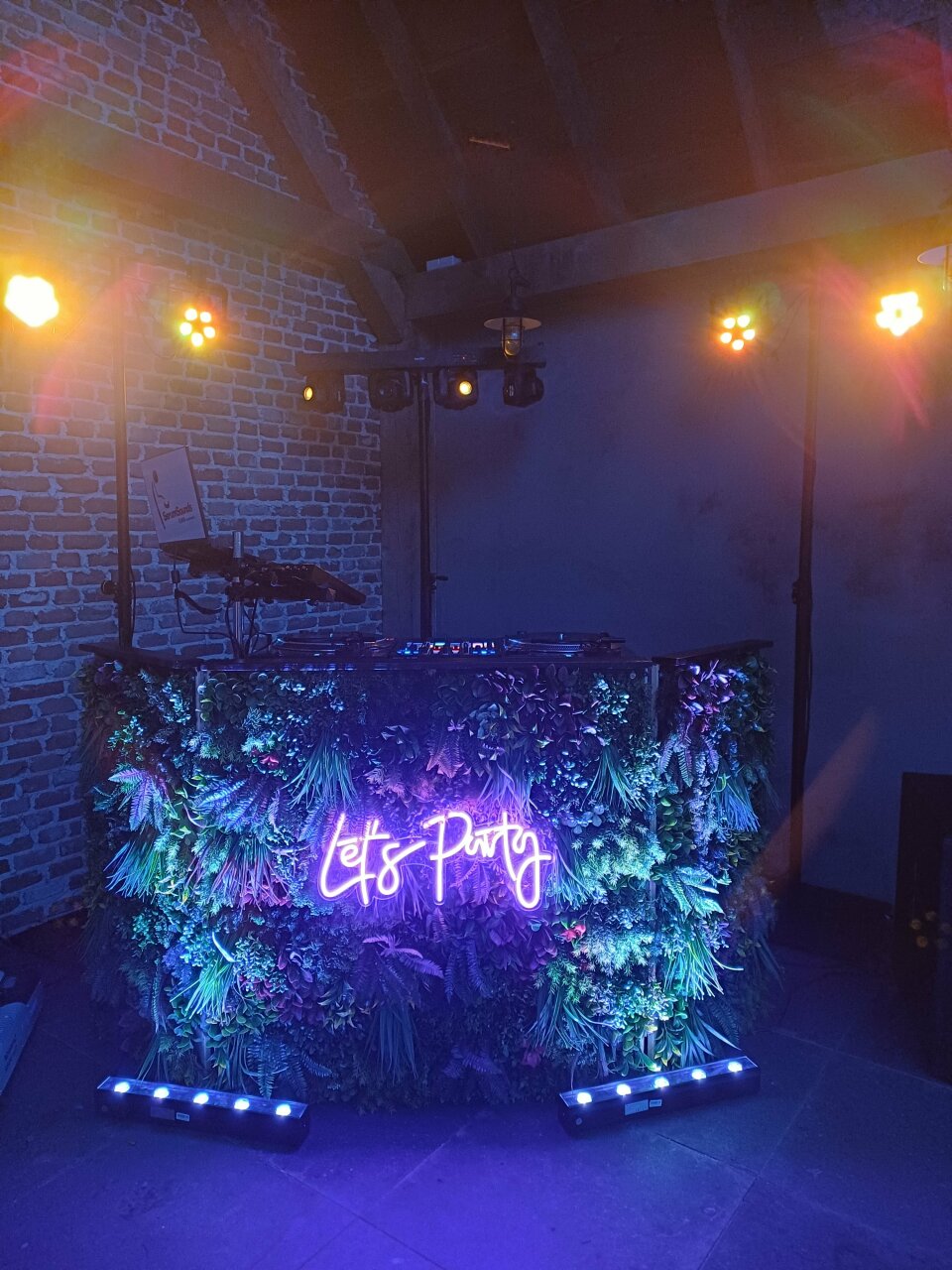 Muziek boeken bij De Feestinjectie by Serumsounds