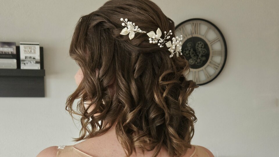 Bruidskapsel door Monique Otterspoor Visagie & Hairstyling impressie