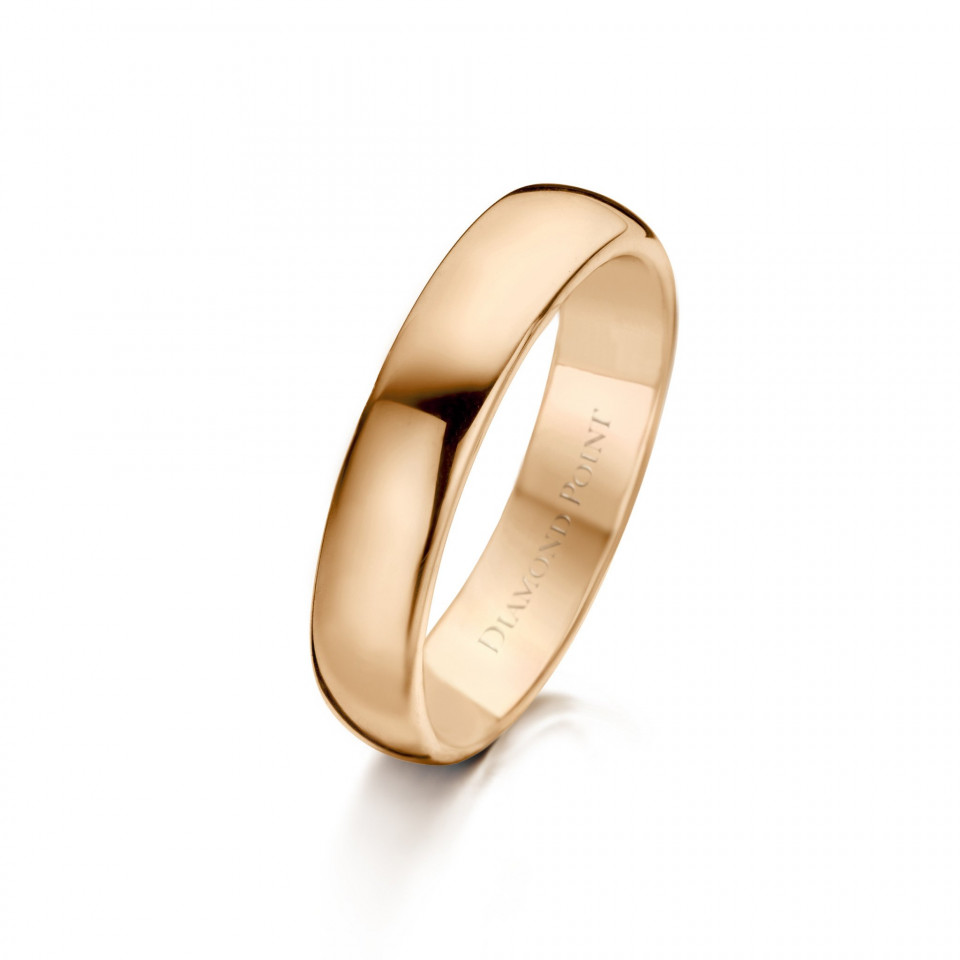 een eenvoudige gouden trouwring met een gepolijste afwerking