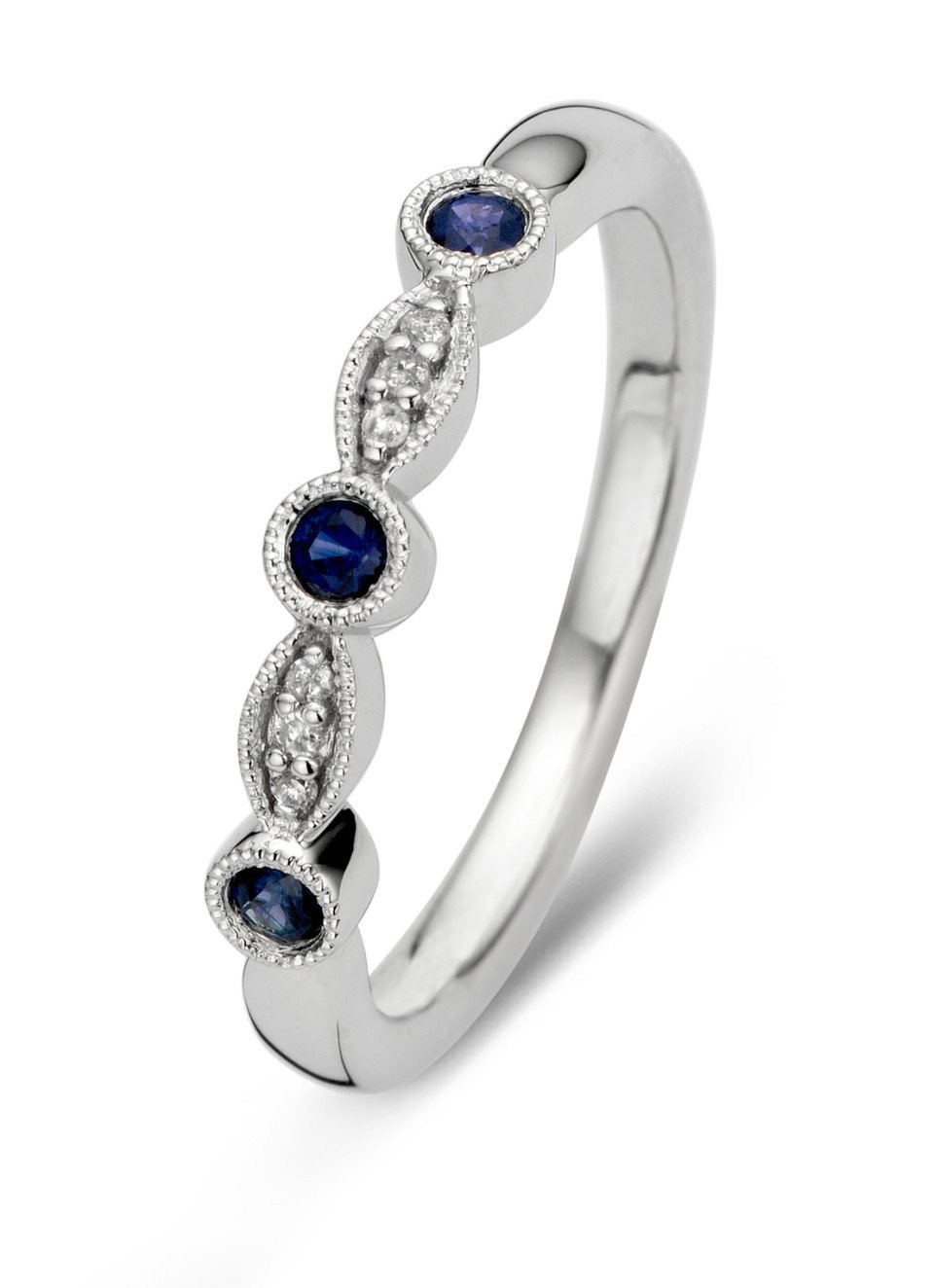 een witgouden ring met blauwe saffieren en diamanten