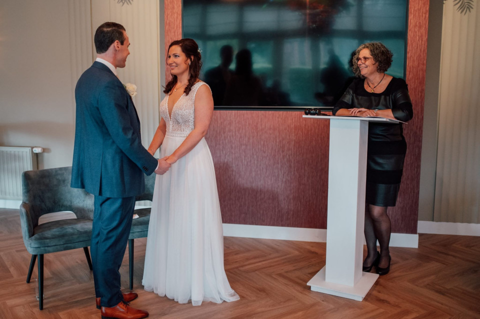 Trouwambtenaar Myrian trouwt impressie