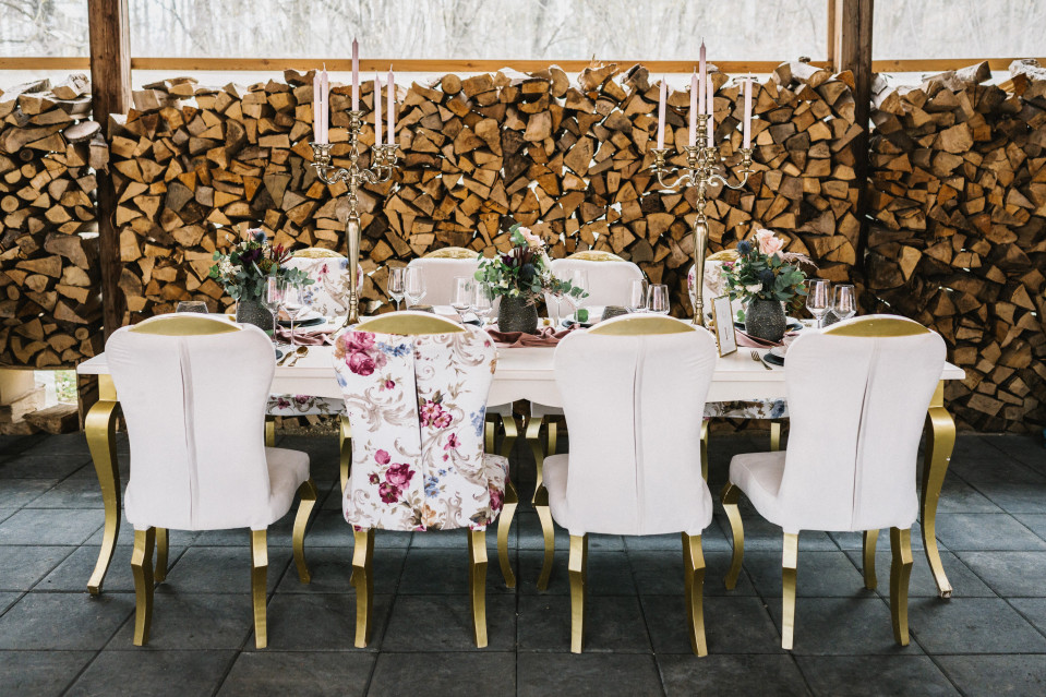 Klassische Hochzeitsdekoration in winterlichem Stil