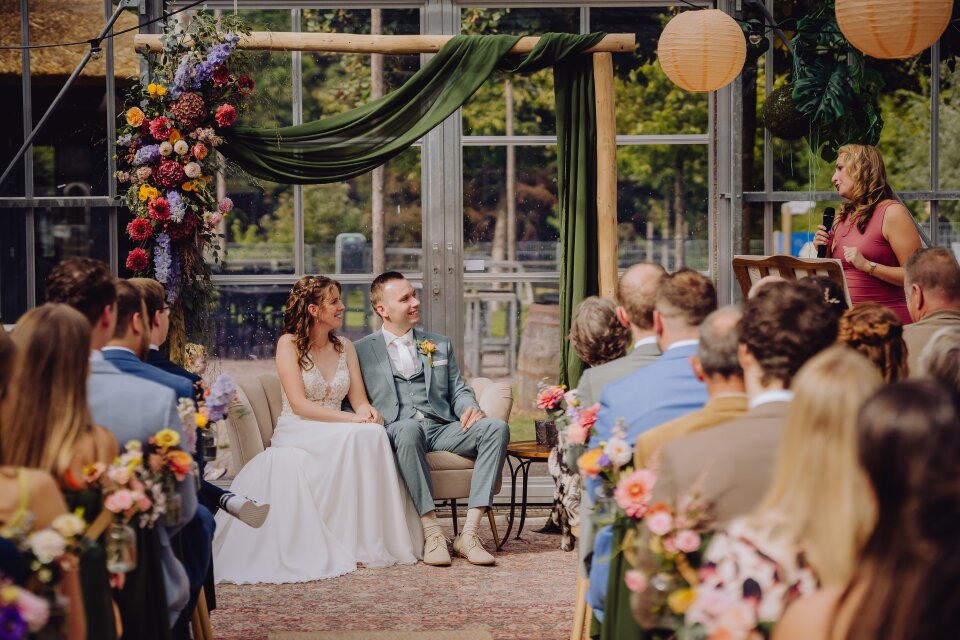 Trouwambtenaar Sprekend Liefde met Geraldiene overzicht