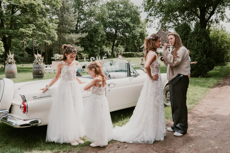 SR hair- &amp; make up artist