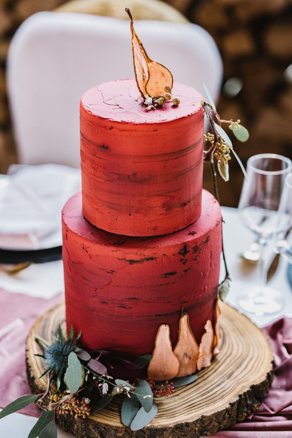 Winterliche Hochzeitstorte in warmen Farben