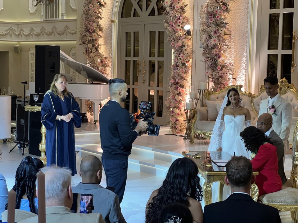 Trouwambtenaar Ca-ring Wedding Ceremonies overzicht