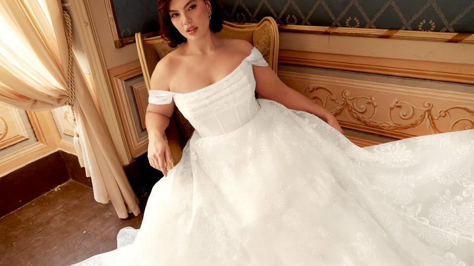 Trouwjurk passen bij Het Witte Huys Bruidsmode