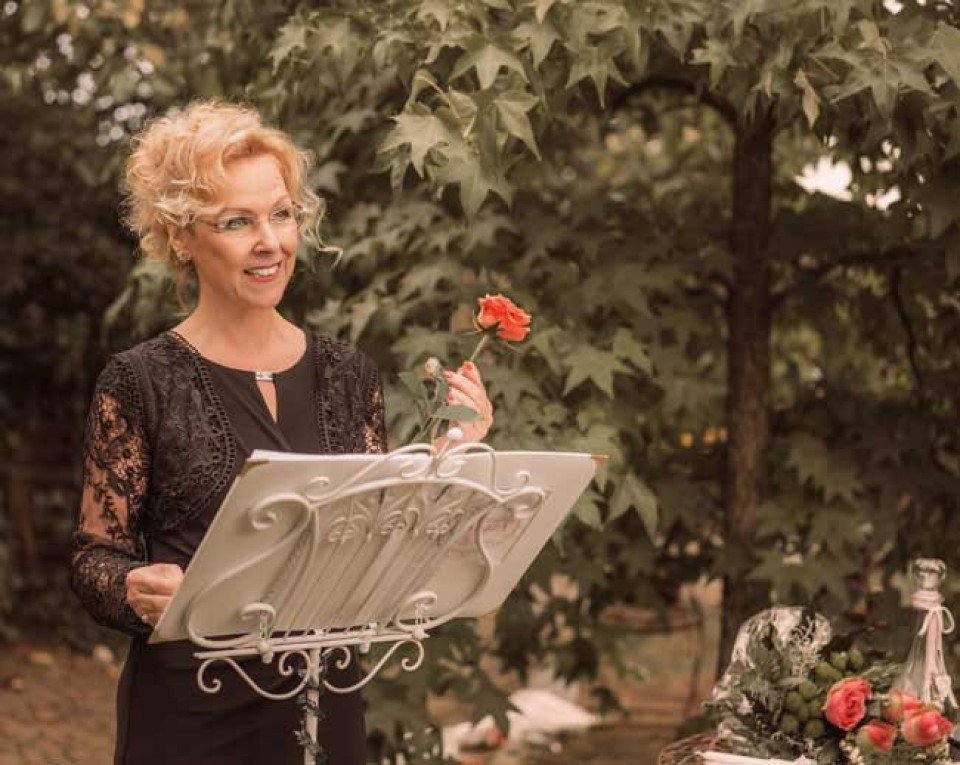 Trouwambtenaar Eure Traurednerin für Zaubermomente details