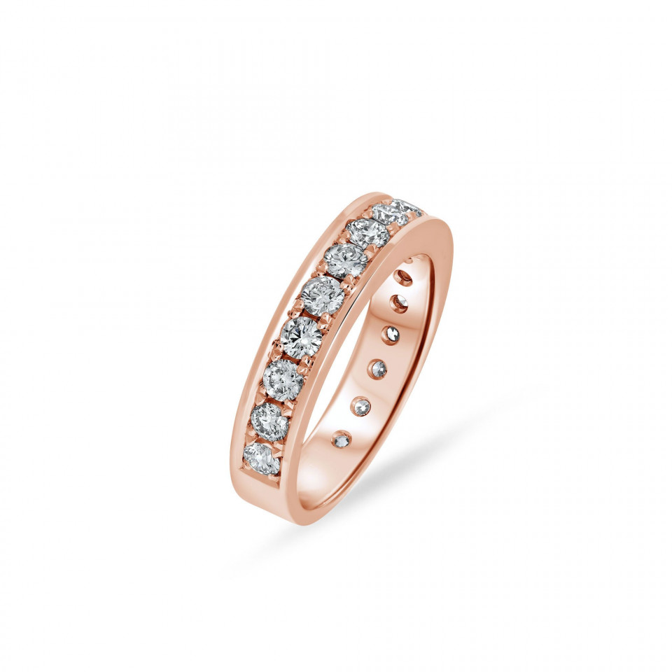 een roségouden diamanten ring met ronde diamanten