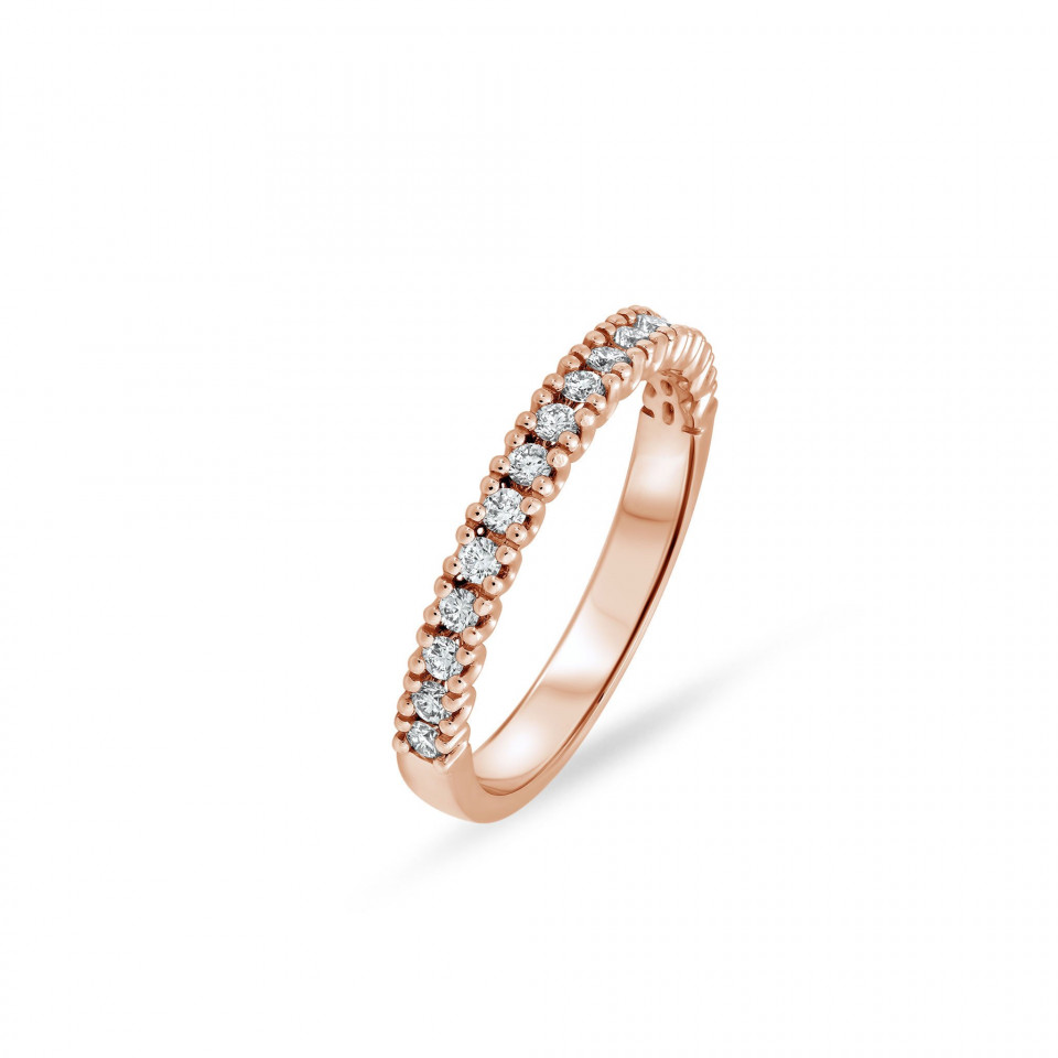 een elegante roségouden band met diamanten