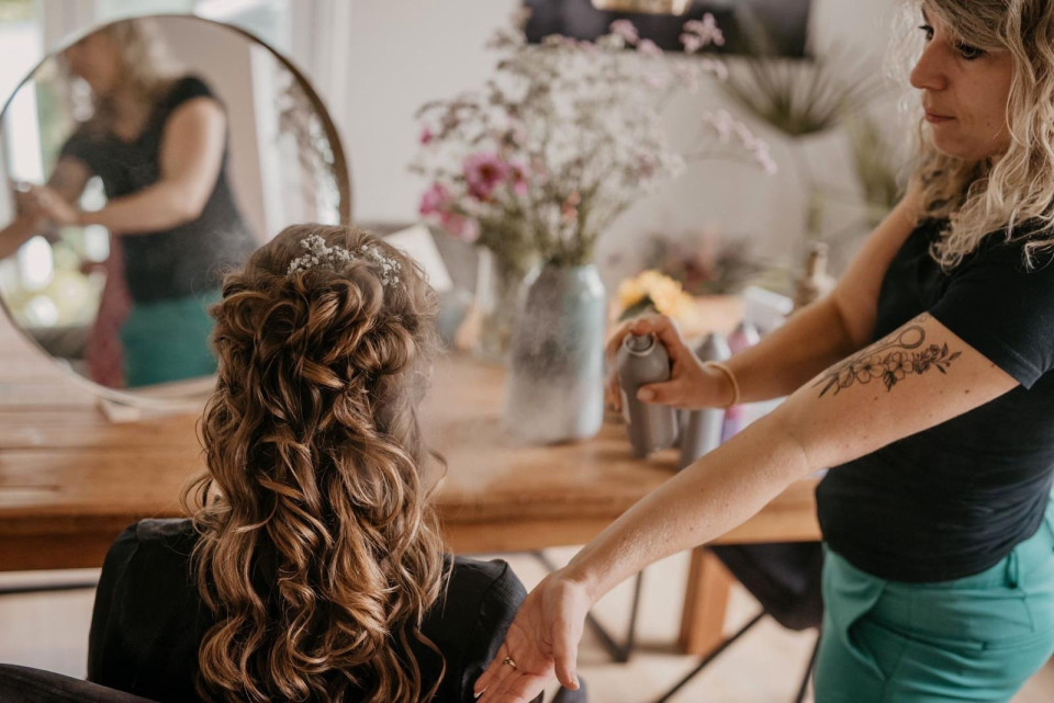 Bruidskapsel door Mooi Bij Mariska details