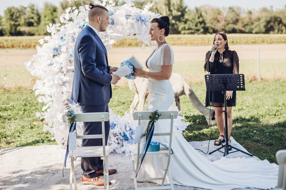 Selina Aladar - Exclusive &amp; Professional Singer