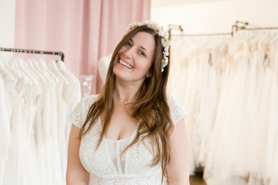 Trouwjurk passen bij Feine Herzenssachen