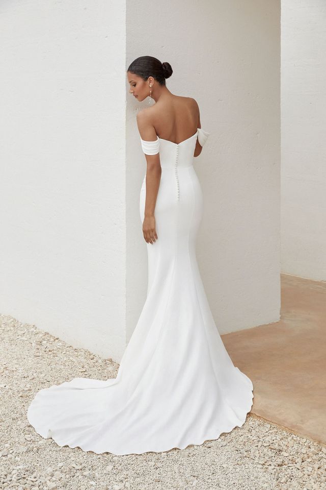 Brautkleid mit Schleppe rückenfrei