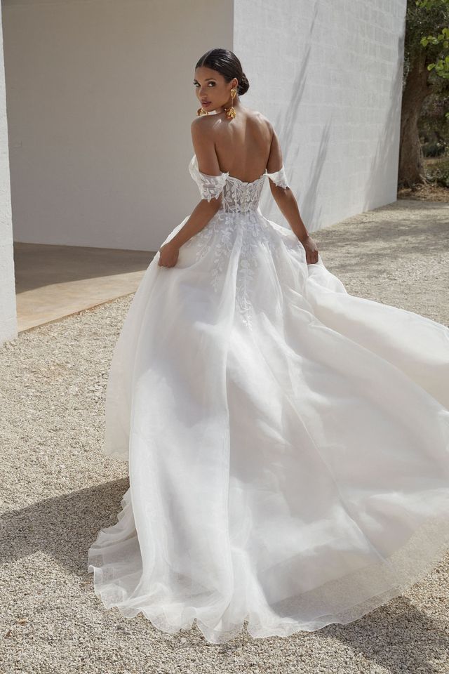 schulterfreies Brautkleid
