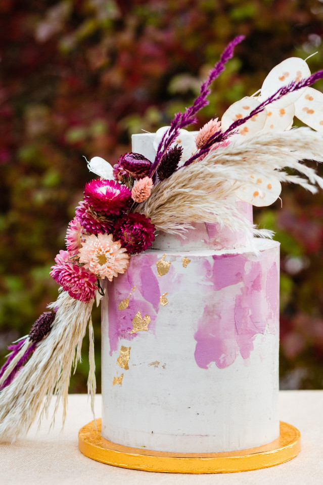 Hochzeitstorte mit Trockenblumen