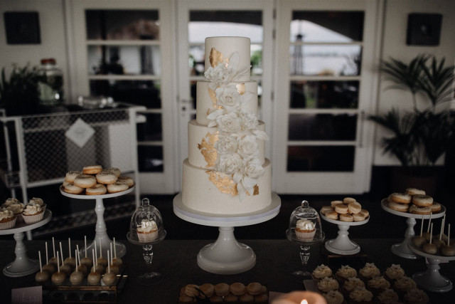 Hochzeitstorte mit glattem Fondant