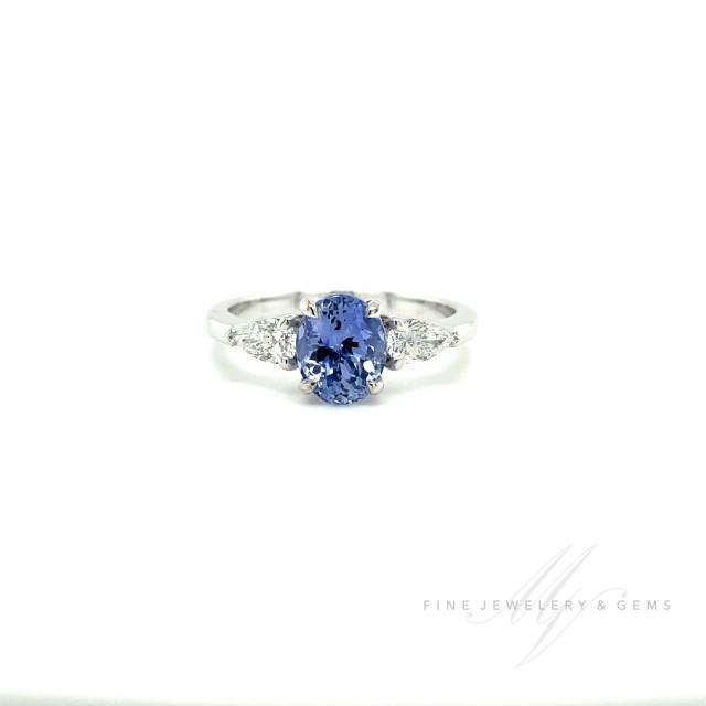 exclusieve verlovingsring met blauwe saffier