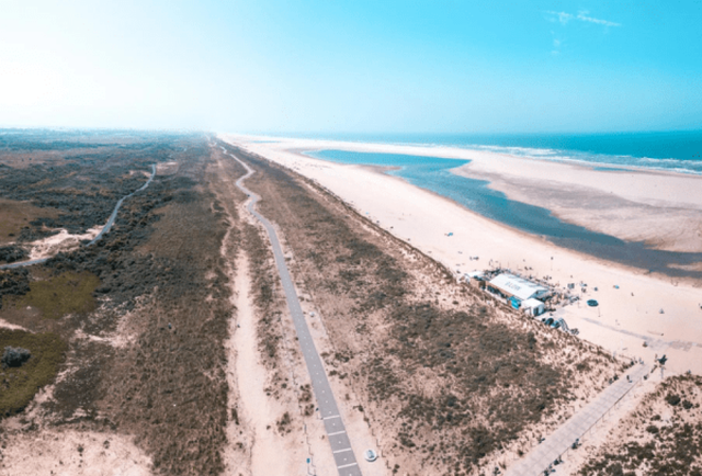 vooraanzicht blow beach house