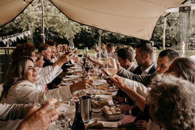 trouwfoto's tijdens het diner