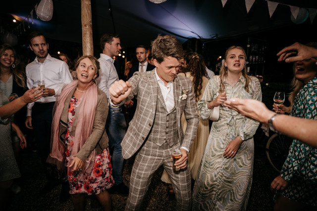 foto tijdens trouwfeest