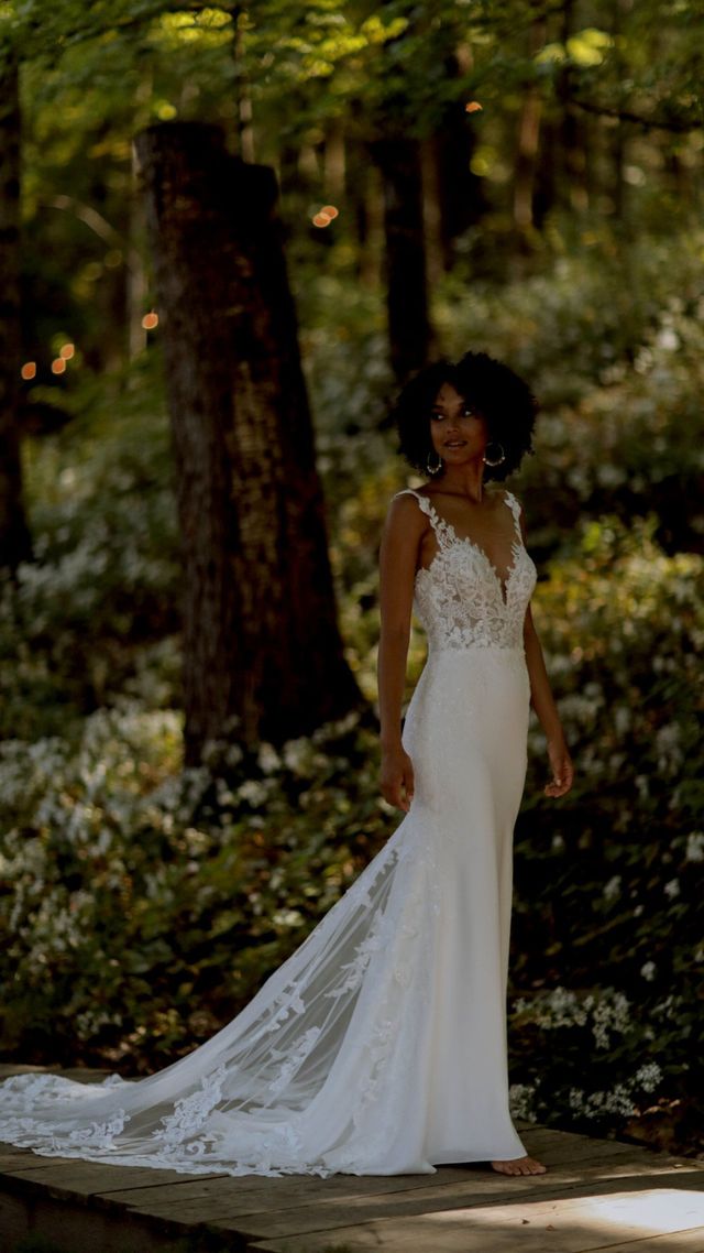 Brautkleid mit Spitzenoberteil