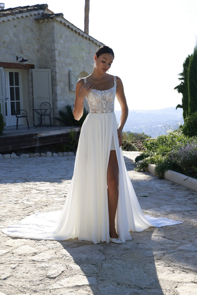 Fit and Flare Brautkleid mit hohem Beinschlitz