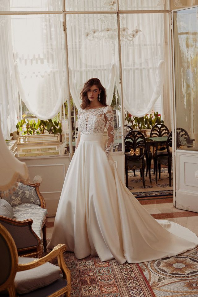 Brautkleid mit Spitzenärmeln