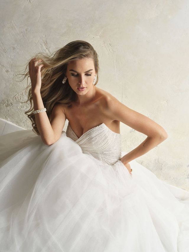 Braut in Hochzeitskleid