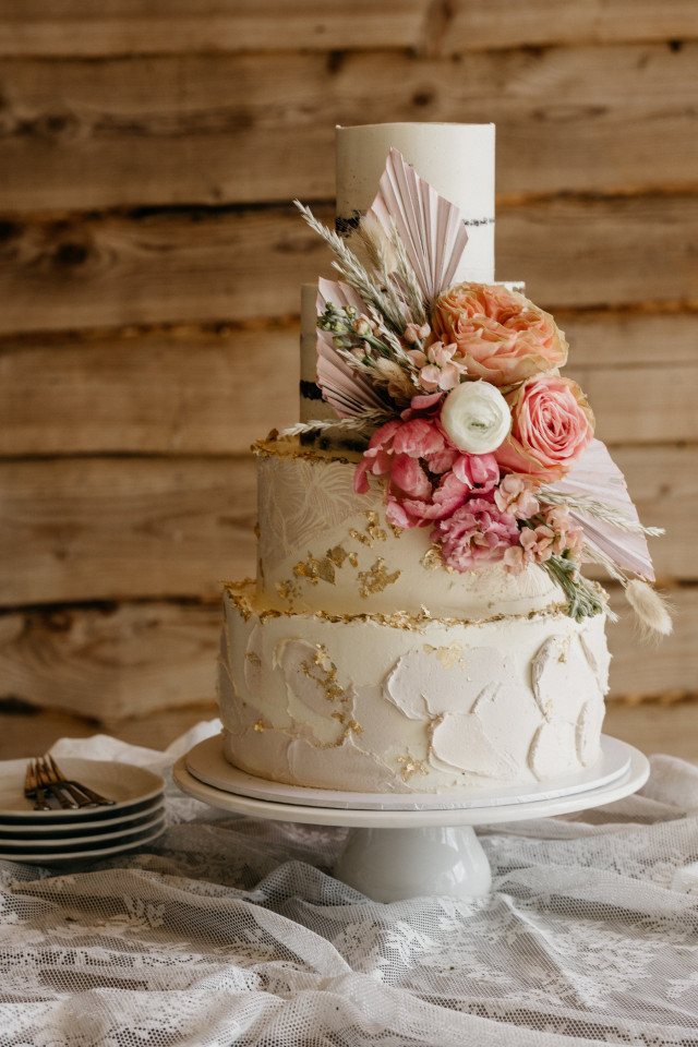 Hochzeitstorte mit Trockenblumen