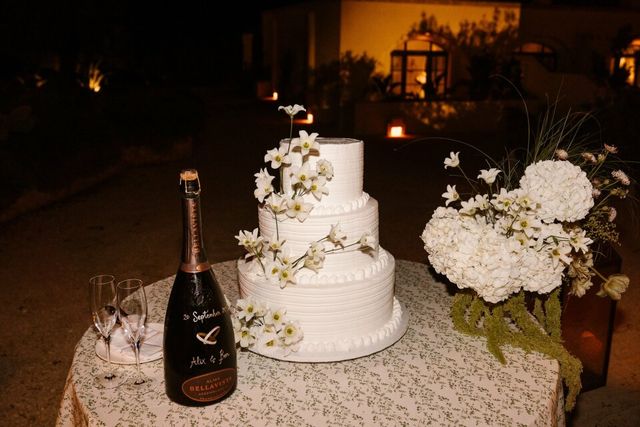 Three-tier white wedding cake with daisies