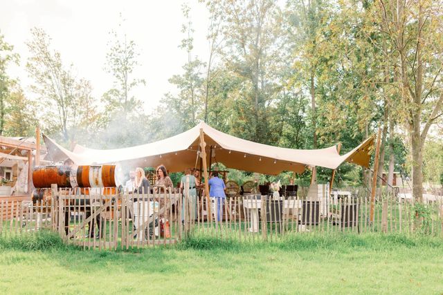 festival bruiloft bij breezze buiten