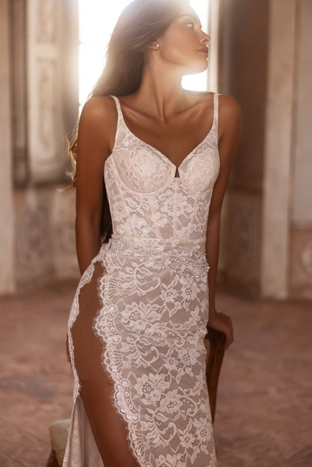 Braut in Fit and Flare Brautkleid