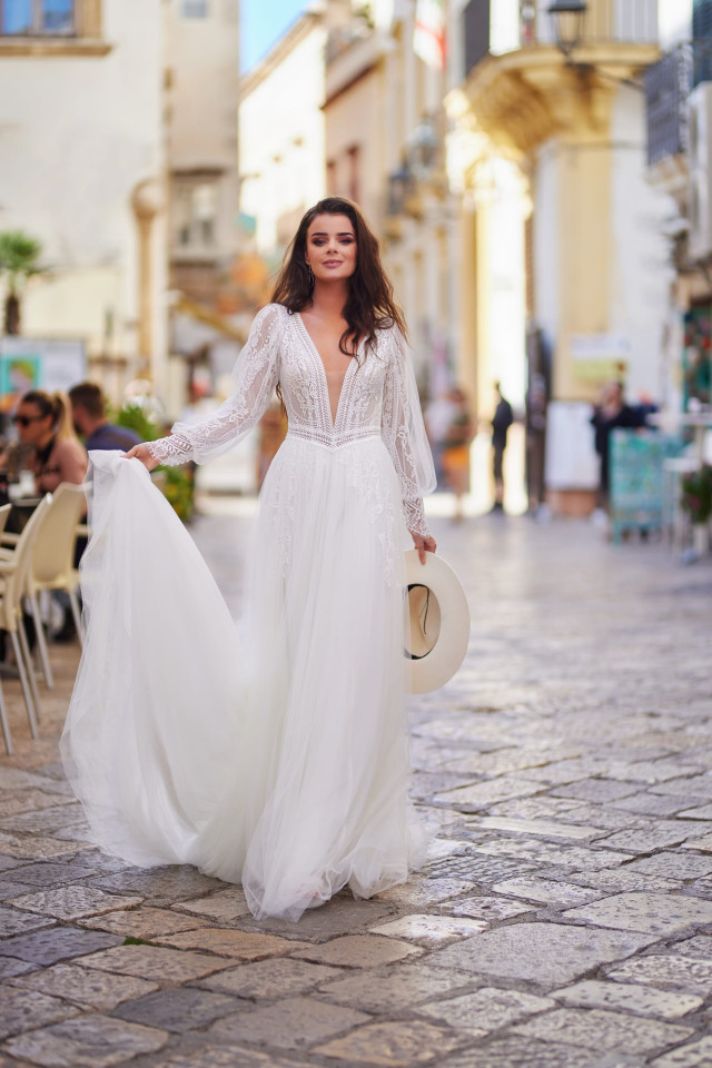 Brautkleid aus Satin mit langen Ärmeln
