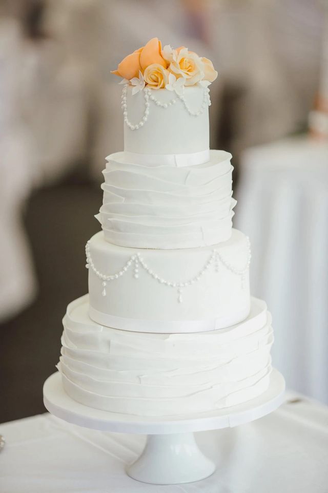 Hochzeitstorte mit Perlen
