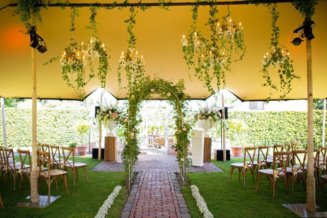 decoratie van stretchtent-huren.nl onder tent