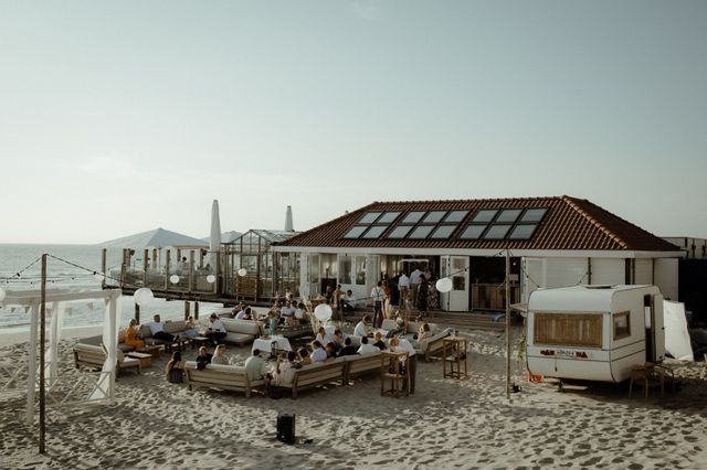 strandtent van ver af